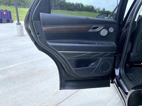 Used 2021 Genesis GV80 2.5T w/ Prestige Package 04 AWD/4WD image 18
