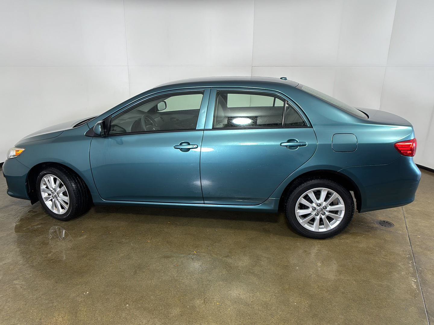 Used 2009 Toyota Corolla LE w/ All Weather Guard Pkg FWD image 25