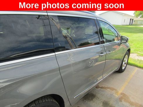 Used 2021 Chrysler Pacifica Limited w/ Premium & Safety Sphere Group AWD/4WD image 6