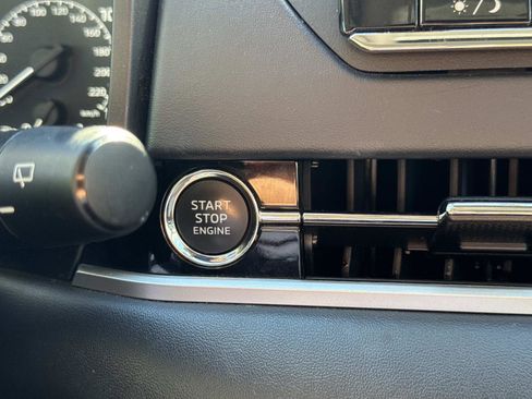 Used 2023 Mitsubishi Outlander SE image 26