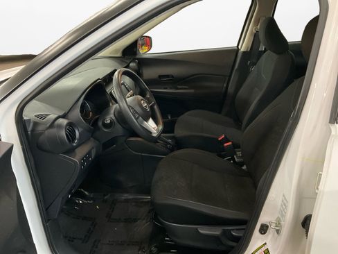 Used 2022 Nissan Kicks S image 9