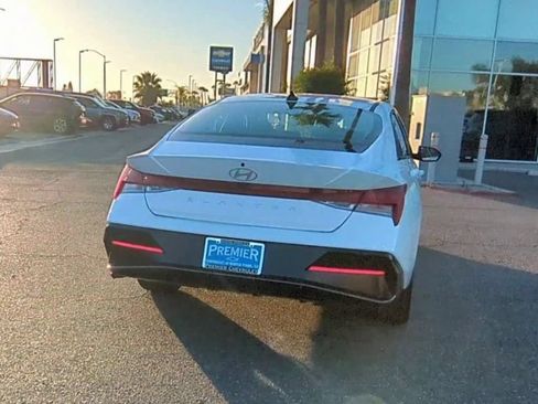 Used 2025 Hyundai Elantra SEL FWD image 7