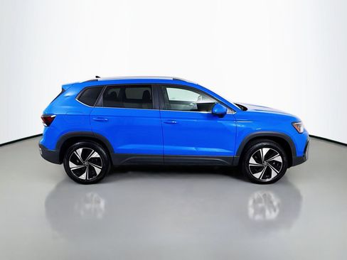 Used 2025 Volkswagen Taos SE w/ Panoramic Sunroof Package AWD/4WD image 8