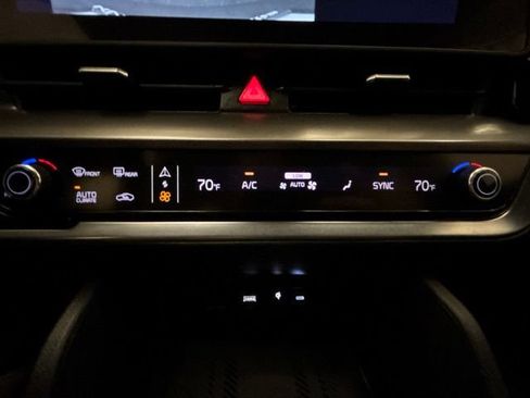 Certified 2025 Kia Sportage EX FWD image 19