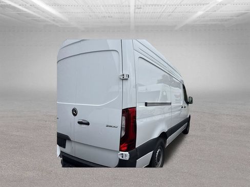 Used 2025 Mercedes-Benz Sprinter 2500 image 11