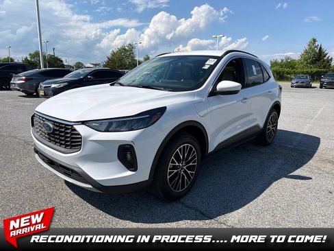 Used 2023 Ford Escape SE FWD image 1