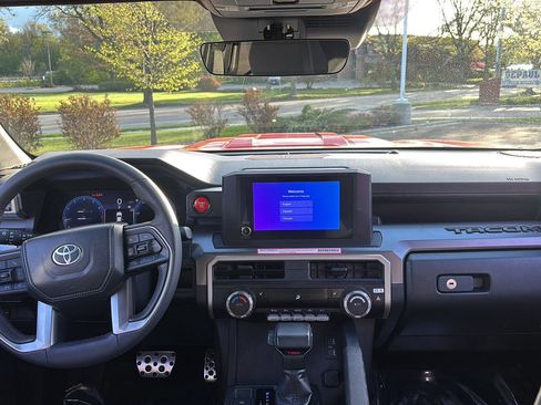 Used 2024 Toyota Tacoma TRD Sport AWD/4WD image 19