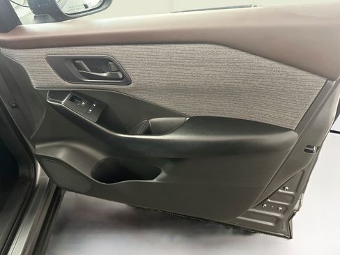 Used 2023 Nissan Rogue S AWD/4WD image 32