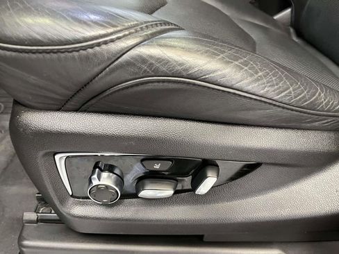 Used 2018 Cadillac Escalade Platinum image 18