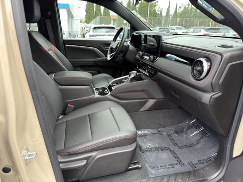 Used 2023 Chevrolet Colorado Z71 w/ Z71 Convenience Package 2 AWD/4WD image 10