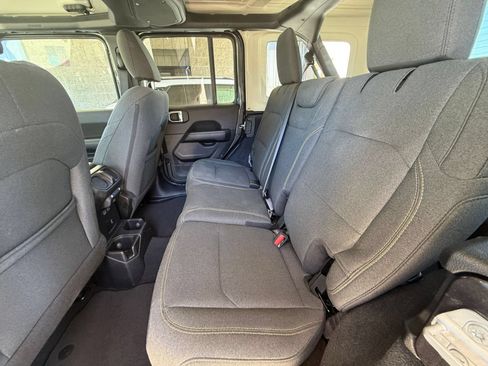 Used 2025 Jeep Wrangler Unlimited Sahara AWD/4WD image 23