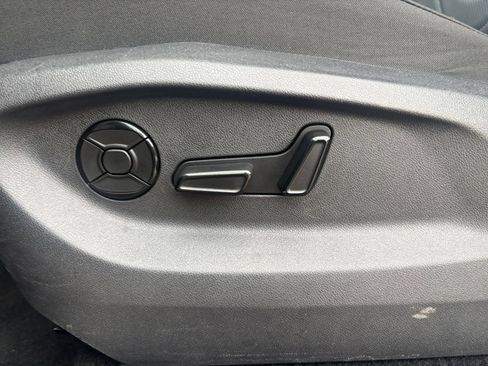 Used 2026 Volkswagen Tiguan SE AWD/4WD image 21