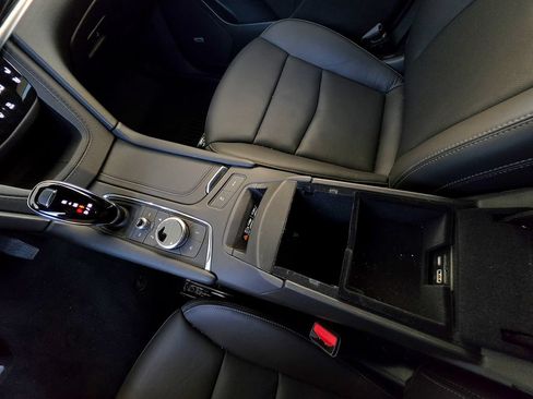 Used 2025 Cadillac XT6 Premium Luxury w/ LPO, Floor Liner Package AWD/4WD image 33