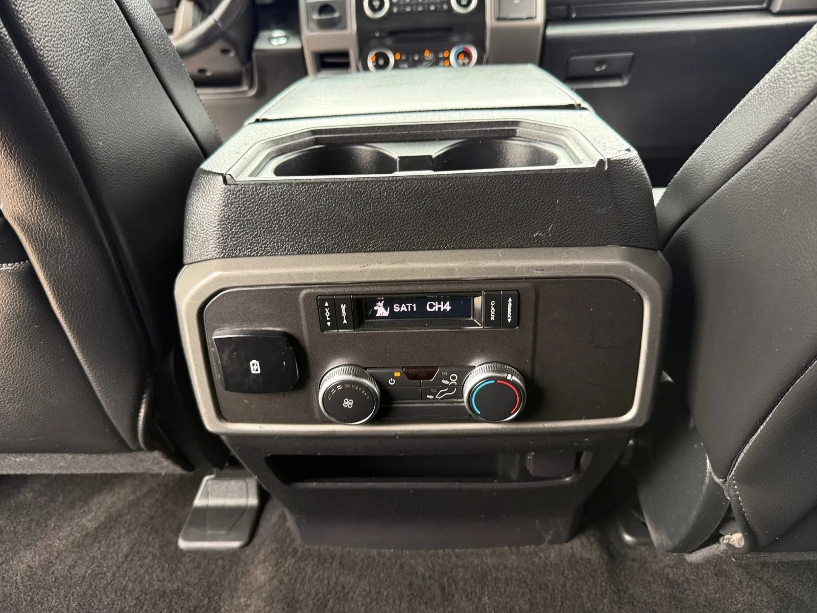 Used 2018 Ford Expedition XLT w/ Equipment Group 201A AWD/4WD image 34