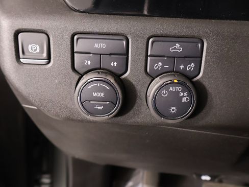 Used 2025 Chevrolet Silverado 1500 LT AWD/4WD image 8