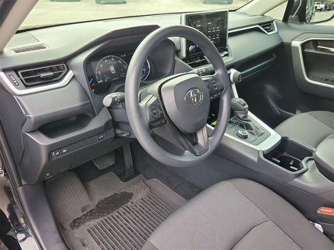 Used 2025 Toyota RAV4 XLE image 16