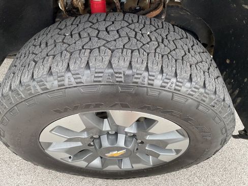 Used 2025 Chevrolet Silverado 2500 LT AWD/4WD image 31