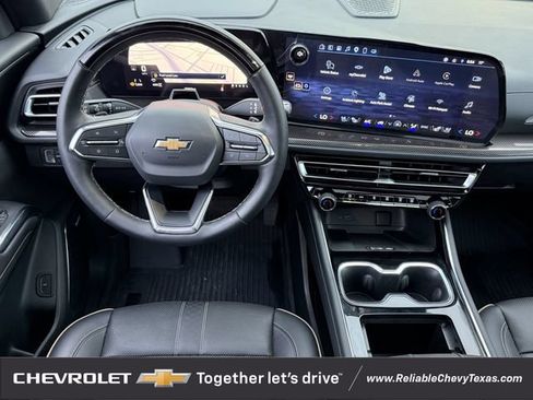 Used 2025 Chevrolet Traverse High Country AWD/4WD image 12