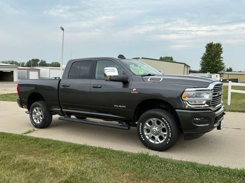 Used 2024 RAM 2500 Laramie AWD/4WD image 3