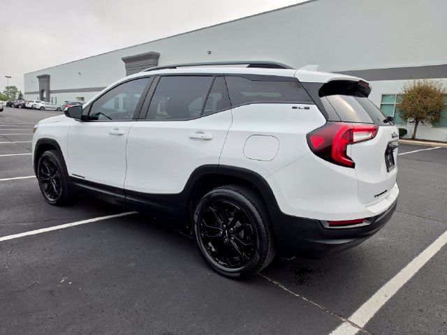 Used 2022 GMC Terrain SLE w/ Driver Convenience Package AWD/4WD image 9