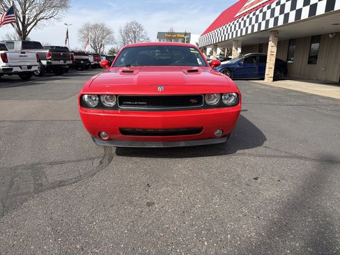 Used 2009 Dodge Challenger R/T w/ Sound Group RWD image 2