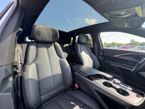Certified 2025 Cadillac Lyriq Luxury AWD/4WD image 29
