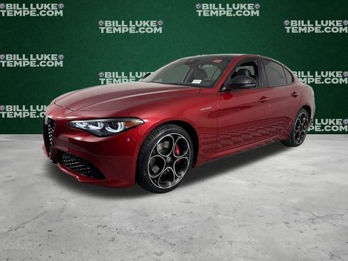 Used 2024 Alfa Romeo Giulia Veloce image 3