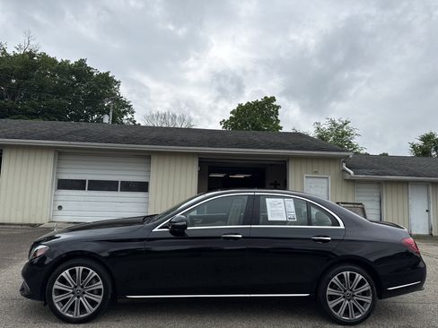 Used 2018 Mercedes-Benz E 300 4MATIC w/ Premium 1 Package image 12