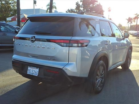 Used 2023 Nissan Pathfinder SV image 4