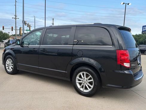 Used 2019 Dodge Grand Caravan SXT w/ Driver Convenience Group FWD image 12
