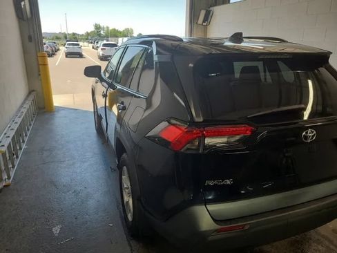 Used 2021 Toyota RAV4 XLE w/ Convenience Package AWD/4WD image 2