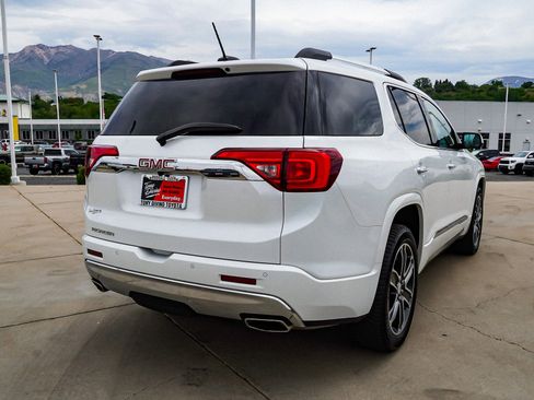 Used 2018 GMC Acadia Denali w/ Technology Package FWD image 8