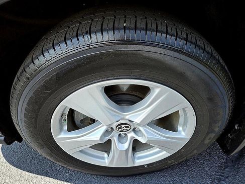 Used 2020 Toyota Highlander LE image 19