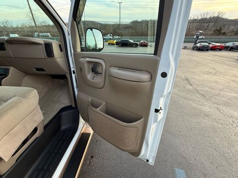 Used 2002 Chevrolet Express 2500 w/ Preferred Equipment Group 2 image 42