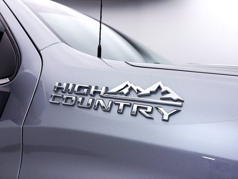 Used 2023 Chevrolet Silverado 1500 High Country w/ Technology Package AWD/4WD image 5