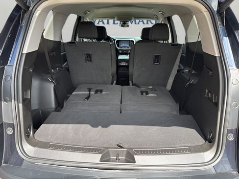 Used 2021 GMC Acadia SLE w/ Driver Convenience Package FWD image 44