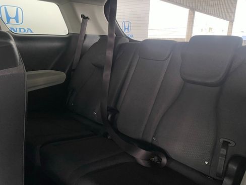 Used 2024 Kia Carnival LX image 22