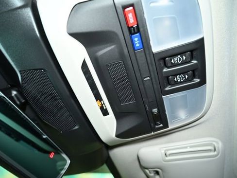 Used 2025 Subaru Crosstrek 2.0i Premium image 35