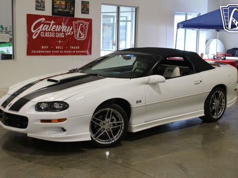 Used 2001 Chevrolet Camaro Z28 w/ SS Performance/Appearance Pkg RWD image 3