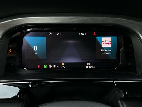 Used 2025 Volkswagen Atlas Cross Sport SE image 39