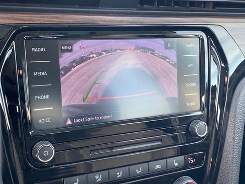 Used 2022 Volkswagen Passat 2.0T image 9