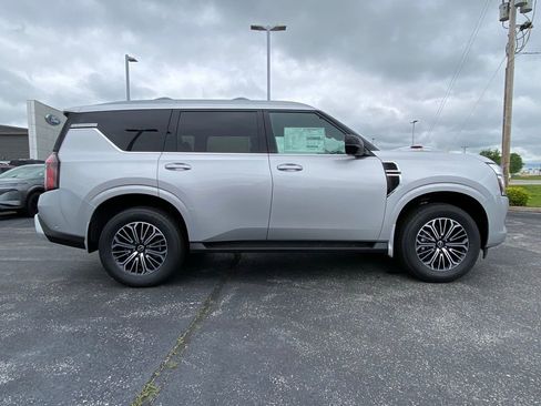 New 2025 Nissan Armada SL w/ Captain's Chari Seat Package image 3