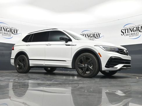 Used 2023 Volkswagen Tiguan SE R-Line AWD/4WD image 26