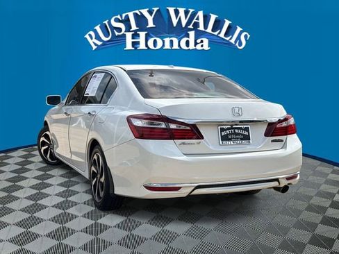 Used 2017 Honda Accord EX image 3