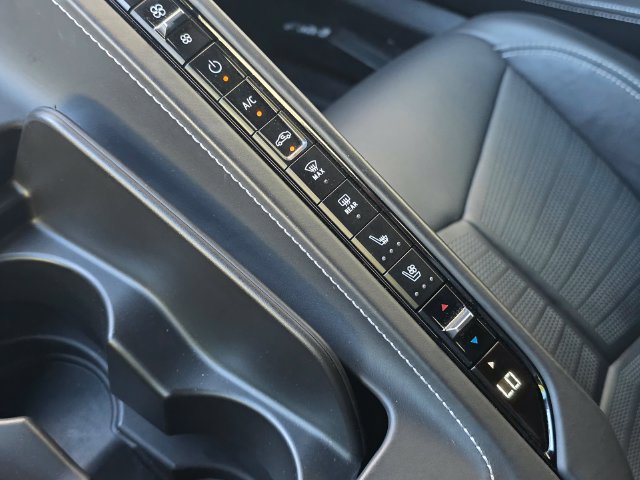 Used 2022 Chevrolet Corvette Stingray Premium Cpe w/ Z51 Performance Package RWD image 29