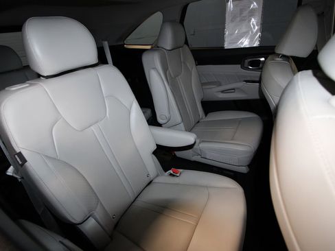 Used 2025 Kia Sorento SX AWD/4WD image 25