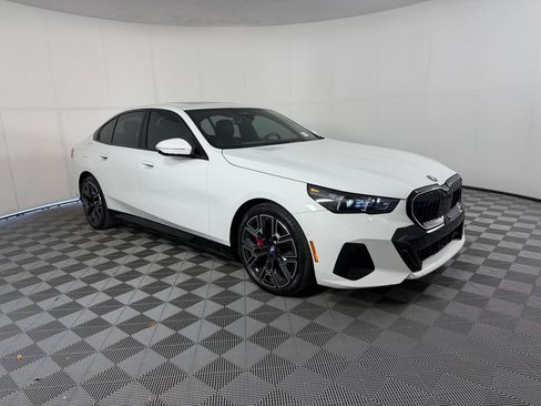 Used 2024 BMW i5 eDrive40i w/ M Sport Package image 7