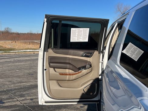 Used 2019 Chevrolet Suburban Premier image 37