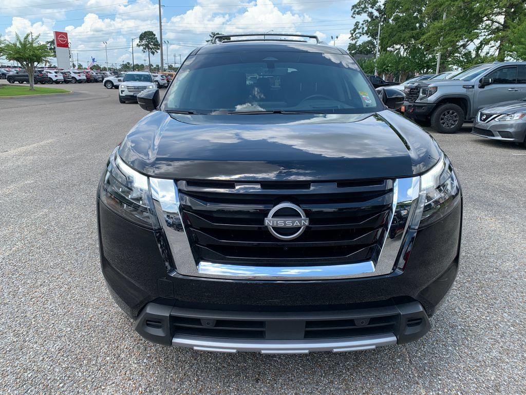 Used 2025 Nissan Pathfinder Platinum AWD/4WD image 3