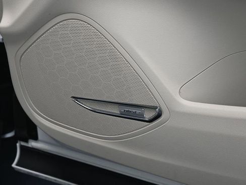 Used 2022 Buick Envision Avenir w/ Technology Package II FWD image 38